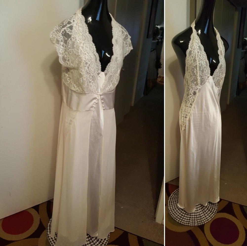 Cabernet sleepwear. Size M  Color French/ ivory